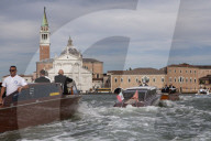 PEOPLE - Bezos-Hochzeit: Promis auf dem Weg zur Hochzeit in Venedig