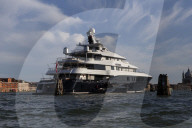 PEOPLE - Bezos-Hochzeit: Promis auf dem Weg zur Hochzeit in Venedig
