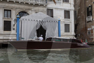 PEOPLE - Bezos-Hochzeit: Promis auf dem Weg zur Hochzeit in Venedig