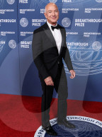 (FILE) Jeff Bezos and Lauren Sanchez Are Married
