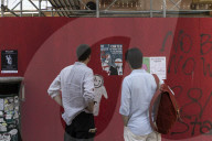 PEOPLE - Anti-Bezos-Plakate in Venedig
