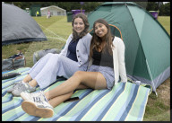 Tennis fans queue for Wimbledon tickets