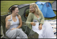 Tennis fans queue for Wimbledon tickets