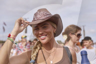 Braving the heatwave on Glastonbury's final day