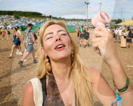 Braving the heatwave on Glastonbury's final day