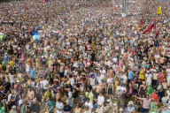 Braving the heatwave on Glastonbury's final day