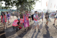 Braving the heatwave on Glastonbury’s final