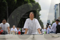Yoga Mass Class Celebrated In Mexico