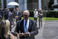 Border Czar Tom Homan  Stoped And Talked To The Press 