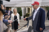 Trump departs WH for Florida