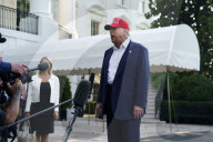 Trump departs WH for Florida