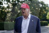 Trump departs WH for Florida