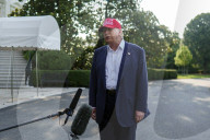 Trump departs WH for Florida
