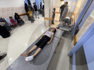 Killed and wounded Palestinians, after the Israeli attack, are being brought to Nasser hospitalGazans wounded after Israeli attack
