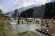 Hot Weather In Kashmir 