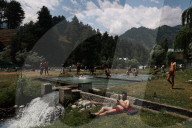 Hot Weather In Kashmir 