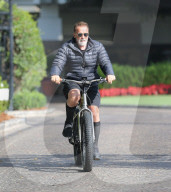 PREMIUM EXCLUSIVE Arnold Schwarzenegger Bundles Up for Sunday Bike Ride to Gold's Gym