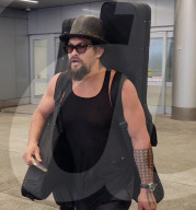 PREMIUM EXCLUSIVE  Jason Momoa Arrives at LAX with Son and Injured Daughter While Looking Ripped