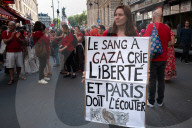 A Red Human Line In Paris For Gaza