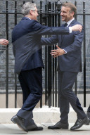 Kier Starmer Greets Emmanuel Macron to N010