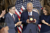 Greg Lemond awarded Congressional Medal of honor