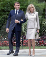 Kier Starmer Greets Emmanuel Macron to N010