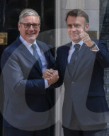 Kier Starmer Greets Emmanuel Macron to N010
