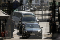 Kier Starmer Greets Emmanuel Macron to N010