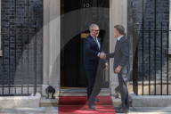 Kier Starmer Greets Emmanuel Macron to N010