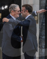 Kier Starmer Greets Emmanuel Macron to N010