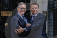 Kier Starmer Greets Emmanuel Macron to N010