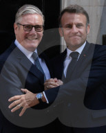 Kier Starmer Greets Emmanuel Macron to N010