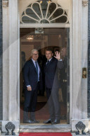 Kier Starmer Greets Emmanuel Macron to N010