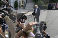 DC: President Trump hold a White House departure