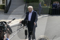 DC: President Trump hold a White House departure