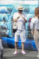 Macaulay Culkin and Brenda Song shopping at Studio City Farmer's Market