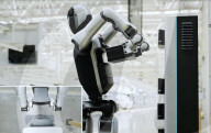 Robot can swap its own batteries autonomously