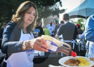 Danielle Smith Kicks Off KDays 2025 With Premier’s Pancake Breakfast In Edmonton