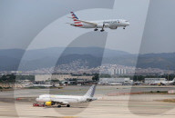 American Airlines Boeing 787-8 Dreamliner Landing At Barcelona Airport