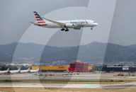 American Airlines Boeing 787-8 Dreamliner Landing At Barcelona Airport