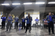 Sinaloan Band From The Ministry Of Citizen Security Surprises Subway Riders In Mexico City
