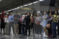 Sinaloan Band From The Ministry Of Citizen Security Surprises Subway Riders In Mexico City