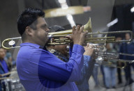 Sinaloan Band From The Ministry Of Citizen Security Surprises Subway Riders In Mexico City