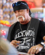 Hulk Hogan opens store in Orlando