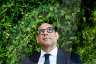 UN climate chief Simon Stiell warns Australia not to pick a 'bog standard' 2035 carbon emissions target.