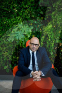 UN climate chief Simon Stiell warns Australia not to pick a 'bog standard' 2035 carbon emissions target.