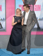 PEOPLE - Sie sind ein Paar: Pamela Anderson and Liam Neeson an der Filmpremiere "The Naked Gun"