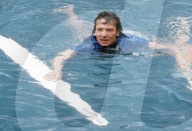 Michel Sardou dans l eau
