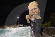 Blakey Johnston surfs 4,000 waves in 25 days, a new world record