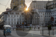 Federal Reserve Policy Shift Sparks Attention In Portugal